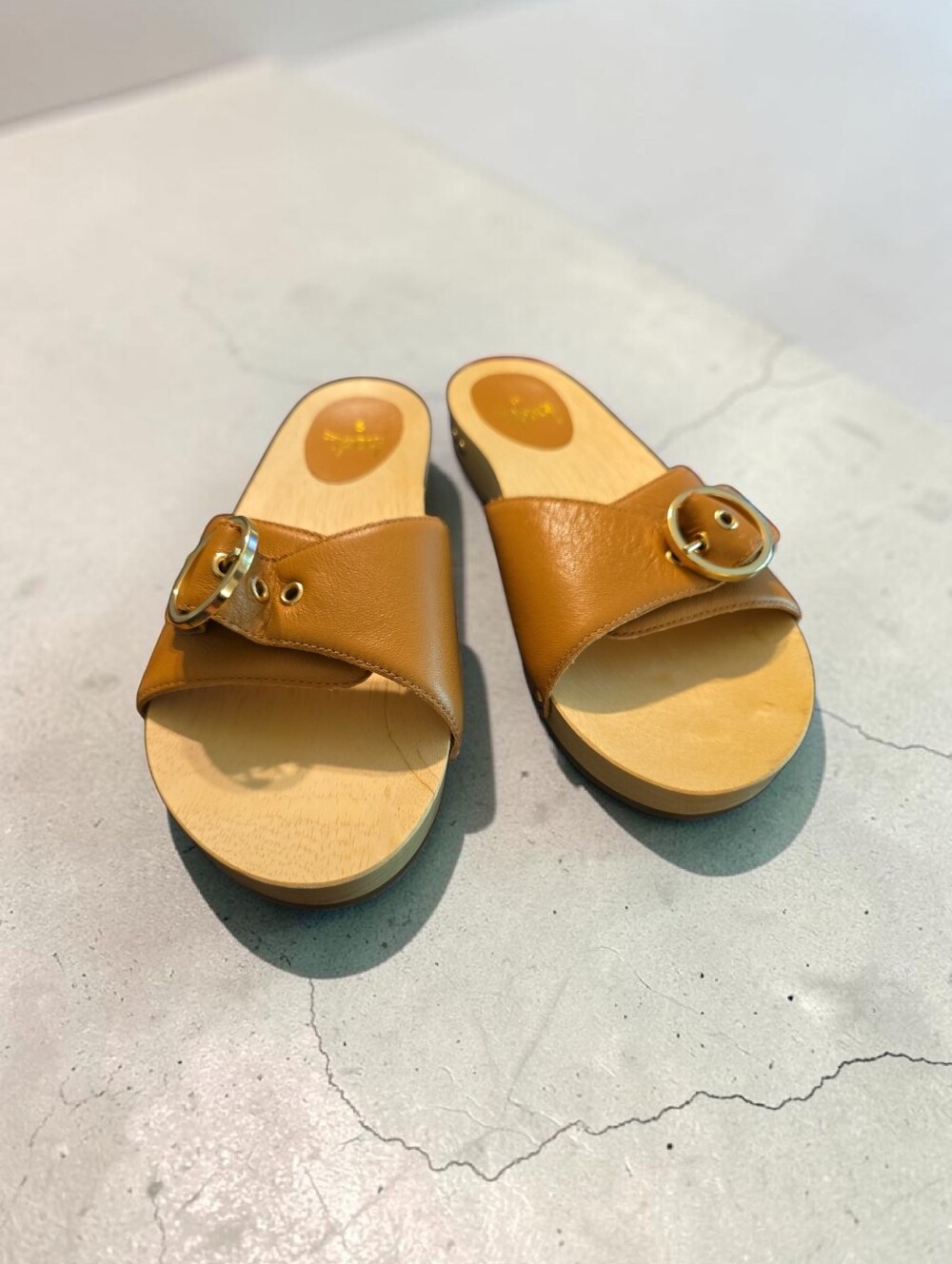 NWOT BEEK Tan Studded Platform Sandals - Picture 3 of 4